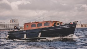 Преимущества аренды теплохода в Санкт-Петербурге