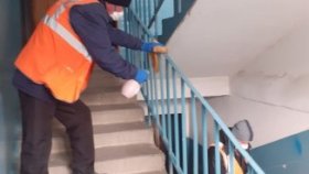 В многоквартирных домах Верхнесалдинского округа,  проводится санитарная обработка подъездов.