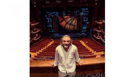 Мартын Мартан ака Мартаныч рассуждает: что лучше - писать песни в студии или ездить с концертами по стране