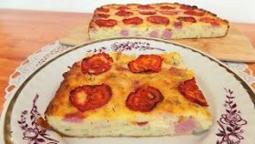 Заливной пирог из кабачкового теста с колбасой