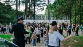 Салдинские полицейские присоединились к всероссийской акции «Зарядка со стражем порядка»