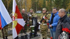 Росгвардейцы открыли памятник военному фельдшеру в Тюмени