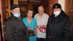 Сотрудники Белгородской транспортной полиции поздравили с профессиональным праздником ветеранов органов внутренних дел