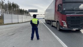 Автоинспекторы задержали технически неисправные фуры в ходе спецмероприятия "Грузовик"