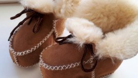 Детские пинетки из овчины – это тепло, полезно и натурально!