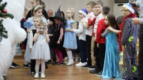 В рамках Всероссийской акции «Полицейский Дед Мороз» автоинспекторы и Общественный совет областного главка МВД устроили большой праздник в региональном управлении Госавтоинспекции