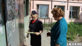 Салдинские полицейские в канун нового учебного года посетили состоящие на учете семьи