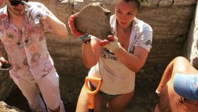 Убийства в археологической экспедиции!