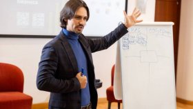 Алексей Соболев готов научить структурировать свою речь во время выступлений