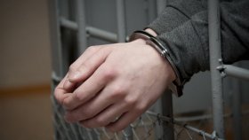 Работника астраханского дома престарелых осудили за сбыт наркотиков