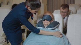 Чем можно объяснить рост популярности услуги &quot;Сопровождение людей в возрасте в самолете&quot;?