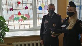 Салдинские полицейские приняли участие во Всероссийской акции «Окна Победы».