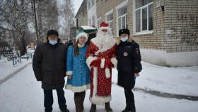 Салдинские стражи правопорядка поздравили воспитанников детских домов в рамках Всероссийской акции «Полицейский Дед Мороз»