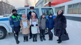 На территории Нижней и Верхней Салды сотрудники ОГИБДД совместно с детьми проводят акцию «Письмо водителю»