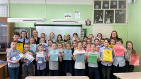 В школе №6 города Верхняя Салда сотрудники Госавтоинспекции подвели итоги конкурса рисунков «Зимняя безопасность»