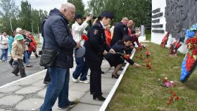 Сотрудники полиции приняли участие в памятных мероприятиях, посвященных Дню памяти и скорби