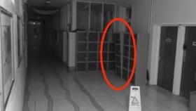 Камера наблюдения засняла призрака в старинной ирландской школе