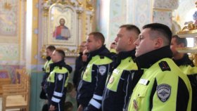 Сотрудники свердловской Госавтоинспекции получили благословение за спасение ребенка