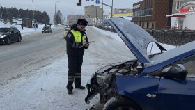 В Первоуральске сотрудники Госавтоинспекции устанавливают обстоятельства ДТП, в результате которого пострадал несовершеннолетний пассажир