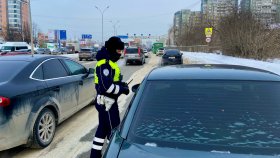 Водитель, занимающий руководящий пост, попал в поле зрения свердловских автоинспекторов с более чем восемьюдесятью неоплаченными штрафами