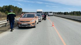 Сотрудники Госавтоинспекции Заречного устанавливают обстоятельства массового ДТП на трассе Екатеринбург – Тюмень, в котором пострадали два человека