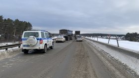 Сотрудники Госавтоинспекции установили предварительные обстоятельства двух ДТП на трассе Екатеринбург-Тюмень, произошедших 22 декабря 2025 года