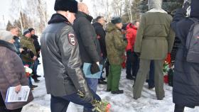 Сотрудники полиции приняли участие в торжественном митинге, посвященном Дню памяти о россиянах, исполнявших служебный долг за пределами Отечества